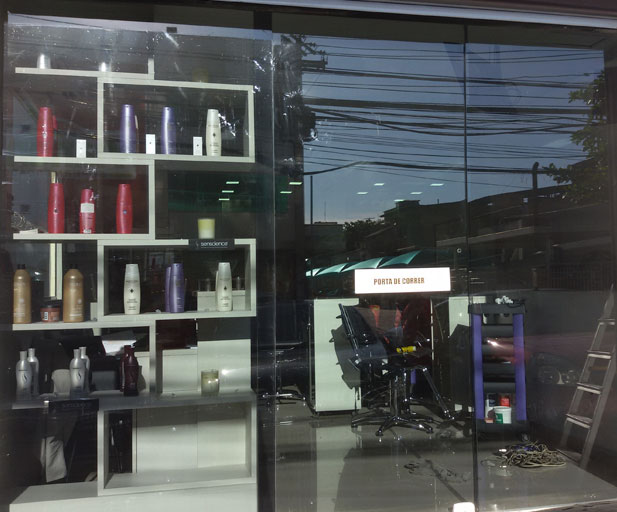 aplicacao-pelicula-solar-insulfilmrj-vinifilm-intalacao-comercial-03-rj